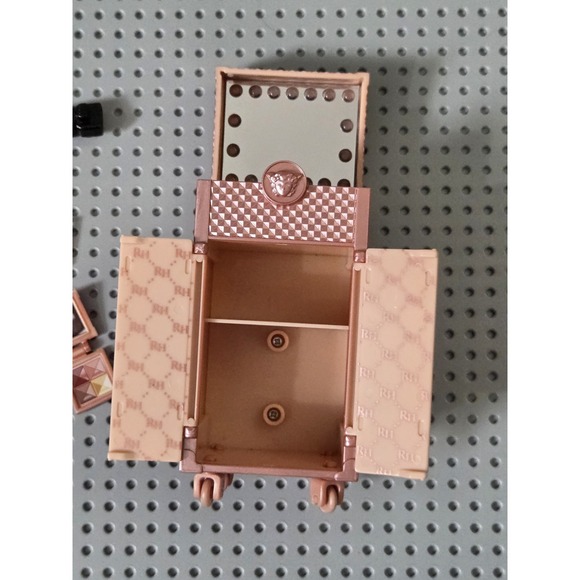 Rainbow High Vision Divas Sabrina St Cloud Rolling Vanity Case Accessories - Picture 3 of 9